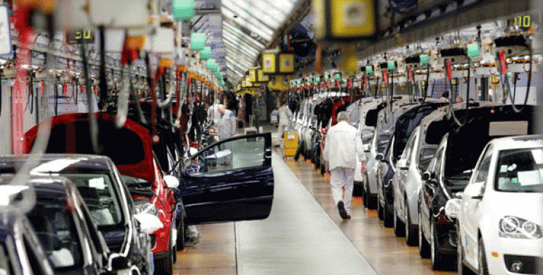 Después de una década, el blanco desplaza al plata en el color favorito para autos