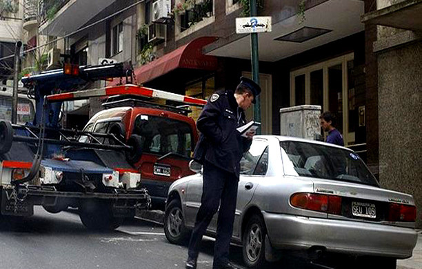 Estacionar en las calles de la Ciudad costará entre $5 y $6