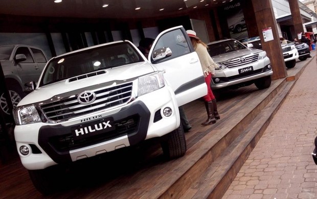 Toyota Hilux Limited  La reina viste su mejor gala