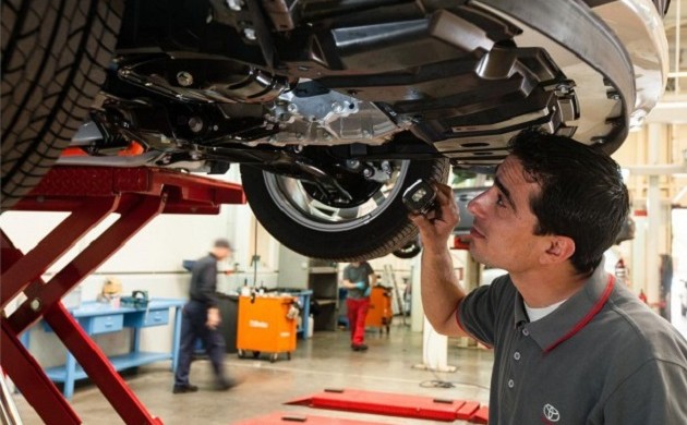 Service para el auto: mantenimiento oficial o taller de barrio para cuidar la billetera