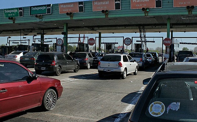 Autopistas: cobran tarifa doble a quienes pasan por el telepeaje sin pagar