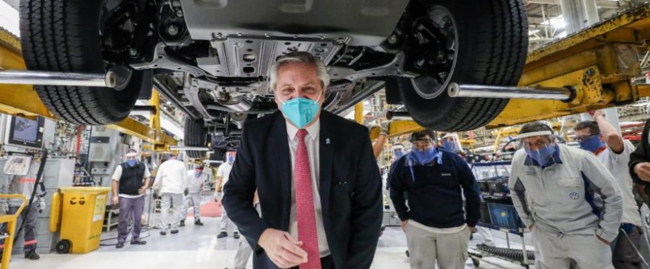 Alberto Fernández visitó la planta de Toyota