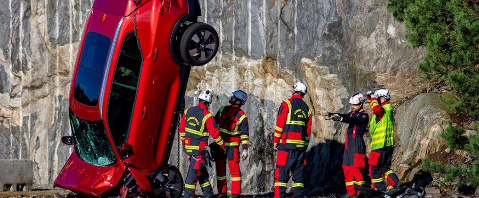 Volvo estrella sus 0km desde 30 metros de altura