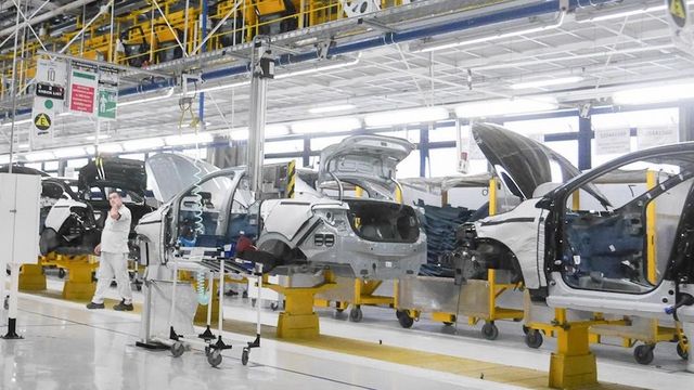 La cantidad de fabricantes de autos podría reducirse a la mitad en 2025