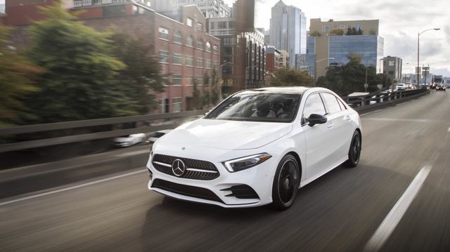 Mercedes Benz presentó el Clase A sedán, el primer compacto con baúl